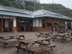 道後温泉駅から叔母の車に乗せてもらい母の出身地・北条に来ました。
この辺りの多くの飲食店はこの日、火曜日が定休日だそうです。
道の駅ふわりのレストランは営業していました。
