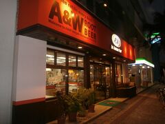  夕食は沖縄のファーストフード「Ａ＆Ｗ」でいただきました。