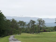 金曜日、岐阜で仕事を終え、取引先の方と会食をして各務原のビジネスホテルに宿泊。
土曜日は郡上でその方とそのお友達(仕事とは関係ない)のゴルフに乱入させていただきました。
道中、郡上八幡城を見ましたが、写真は私の心の中に…(笑)
コースからは残雪の北アルプスを眺めることが出来ました。