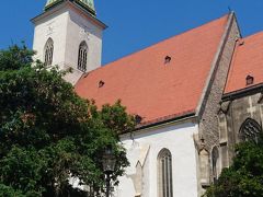 聖マルティン大聖堂

高さ８５ｍの塔は、ブラチスラヴァのランドマーク。歴代のハンガリー王の戴冠式が行われ、１７４１年にはマリア・テレージアがこの教会で戴冠した。