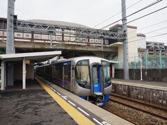 　西鉄久留米駅から急行電車に乗って12分、三国が丘駅で下車。1992年に開業した新駅…というイメージだったけど、もう26年にもなるんですね。
　乗客が減少傾向にある西鉄天神大牟田線の中にあって、駅の乗降客は増加傾向。2012年には、急行停車駅に昇格しました。