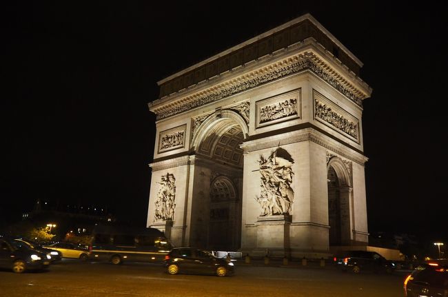 凱旋門はバスから降りて撮影時間タイム。