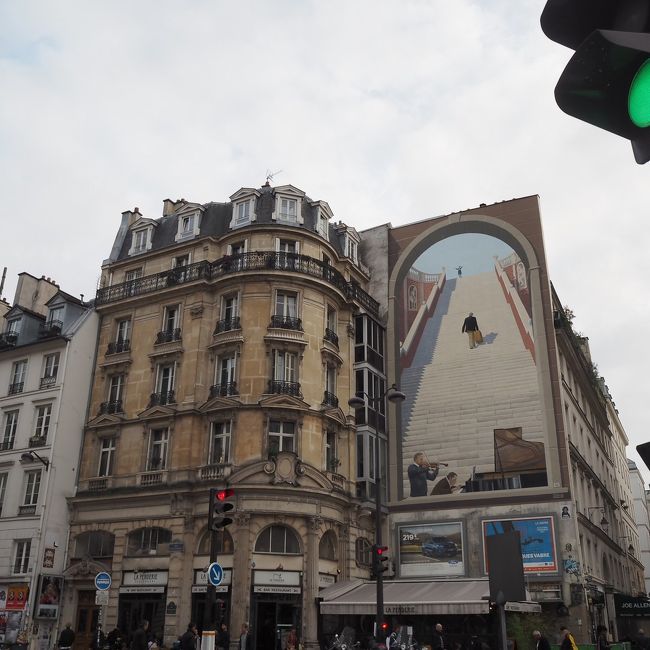 昼過ぎにシャルル・ド・ゴール空港で合流した私たちはRER・地下鉄を乗り継ぎ、Airbnbで予約した部屋に向かいました。