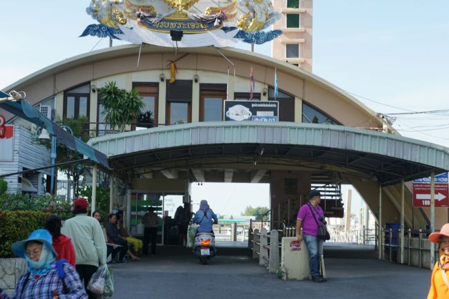 船着き場まで歩く・・汗が止まらない・・・