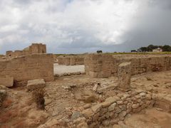 「パフォス考古学公園」　　　　　紀元前２世紀～紀元後４世紀まで、キプロスの首都は「パフォス」に置かれておました。　　　　その頃の遺跡が残っています。　　未だ発掘途中の場所も、多かったです。
　　　　