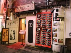 やっと空いているお店を見つけたので、ここで夕食をとることにしました。
高山ラーメンから飛騨牛を使ったカレーやハンバーグ、ステーキ、郷土料理とバラエティに富んだメニューで、お店の前でかなり悩みました…。
出来ることなら全部食べたい！！