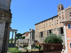 フォロ・ローマからの市庁舎裏側。

市庁舎からはフォロ・ローマ、パラディーノの丘、コロッセオを一望できるのでおすすめといわれたけど、フォロ・ローマ散策中に暑さにやられ、市庁舎までたどりつけませんでした。