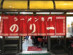 仕事の延長で天文館で３軒ハシゴ。１２時過ぎに解散となり、最後にひとりで鹿児島ラーメン「のり一」へ。深夜でも満席のお店でした。