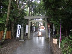 翌日、ホテル近くの神明神社へ。
伊勢市のご出身というマラソンの野口みずきさんが、こちらのお守りを持っていたということで、パワースポットとして有名とか。