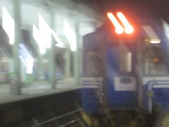 台鐡で瑞芳から台北へと戻ります｡
電車は遅れていたこともあってか､結構混んでいます｡