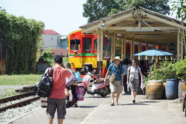 トイレの手洗いで血を絞っていると列車が入線してきた。<br />もう、心が折れてしまい、気分がダダ下がり・・・・<br />「狂犬病じゃないよなあ・・・・」と気持ちが病気のほうにいってしまう。