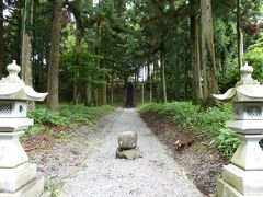 本宮にもありましたが、鉾立石です。この神社は神殿が無い代わりに、階段を上った先に、遥拝所があります。