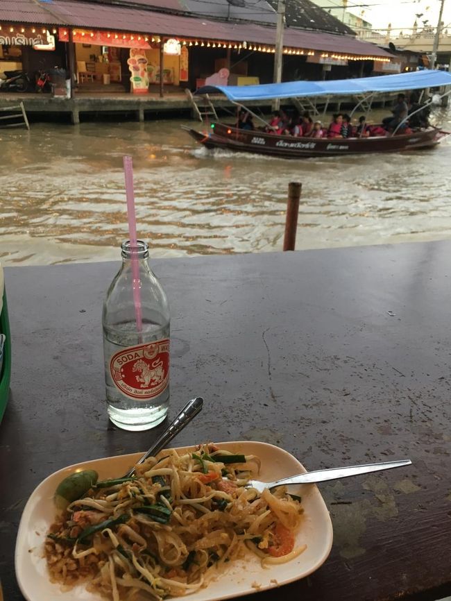 やっと、夕飯にありつけた。<br />焼きそばみたいなもの、おいしかった。