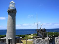 角島灯台へ行く。
駐車場３００円。入場料２００円。