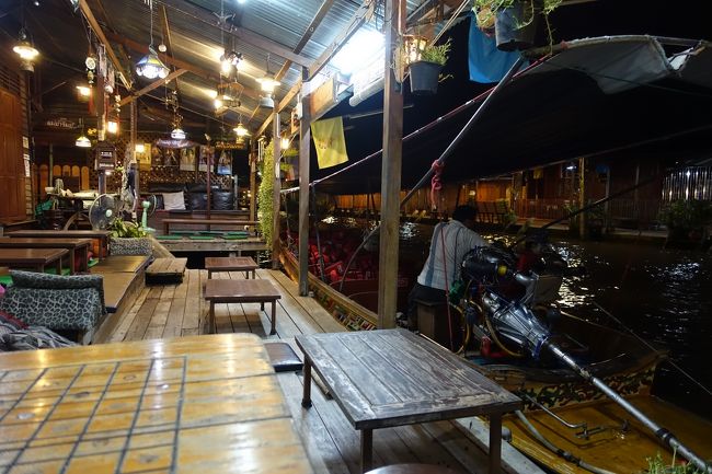 ここアンパワーの夜の楽しみは蛍巡りができること。<br />宿で予約すると宿のベランダ？まで船が来てくれる。<br />