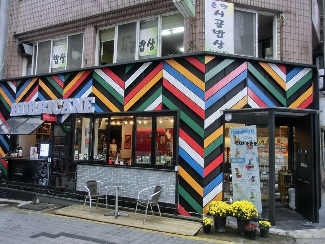 喉を潤すため、南浦の龍頭山公園エスカレーター入口近くのHURRICANEに入りました。お店の雰囲気もいい店です。<br /><br />お店の前にある飲み物の写真のインパクトに負けて入ってしまいました。