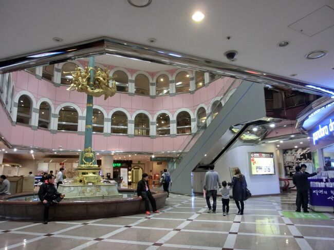 エレベーターで２階のフロントでロッカーの鍵をもらいます。会計は帰る時に支払います。<br /><br />入場料10､909W チミジルバン1､091W （税金10％）　　　　<br />合計12､000W／1､304円でした。