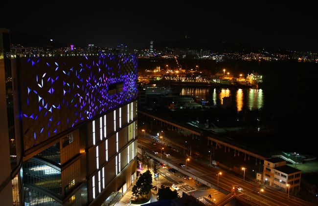 ロッテ百貨店光復店の屋上から釜山港の夜景。
