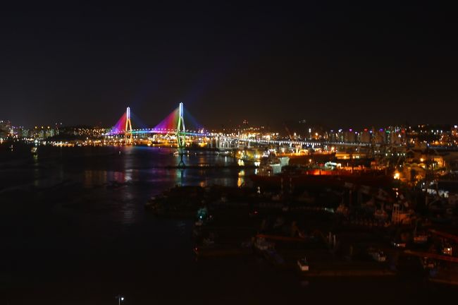 今年(2014年)４月に開通した釜山港大橋のレインボーカラーの照明が綺麗でした。