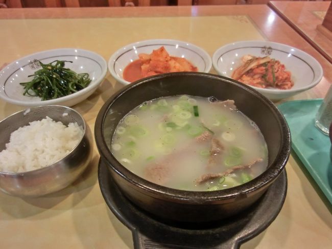 ソルロンタンに近いお味、塩と胡椒で味を整えます。<br /><br />最近塩分控えめな体の為、塩分少なく、胡椒を少し多めに入れましたが、思ったより胡椒を入れすぎで辛いコムタンになってしまいました。