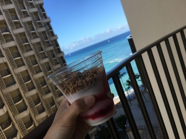 このヨーグルト大好き！<br />日本でもこれくらいのサイズでこーゆうの売ってくれたら、ランチとかにいいのにー。