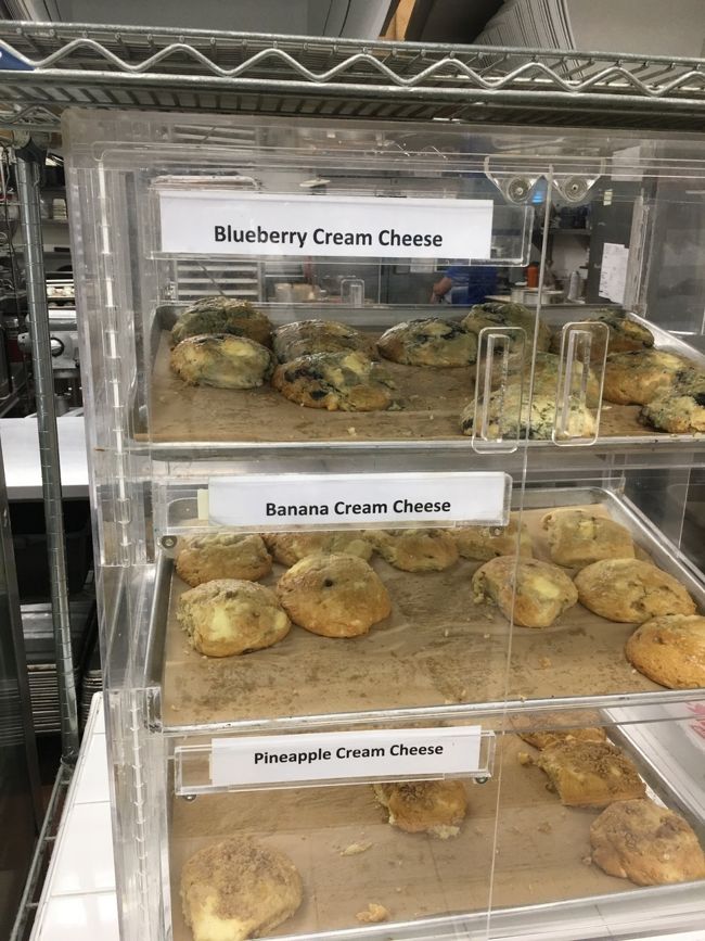 バナンのあとはすぐ横のダイヤモンドヘッドマーケットグリル。<br />大人気のスコーンは、我が家ではあまりヒットしなかったので今回はやめて、隣のプレートランチ売り場へ。