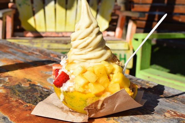 おおお～！かわいい‼︎<br />なんだか夢いっぱいの見た目！<br /><br />お味は…原料バナナだから、結構お腹に重いかな？<br />美味しかったけど、お腹空いてなかったから正直ちょっとヘヴィーだったかも…<br />次回はお腹空いてる時に食べてみたい！<br />まぁ、ハワイにいる間は食べたいもの多すぎて、ほぼほぼ満腹状態なんだけどね…。