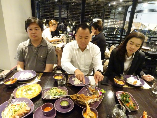 NARAでの食事風景<br />余り人が映り込む子は無いのですが、タイの知人です<br />