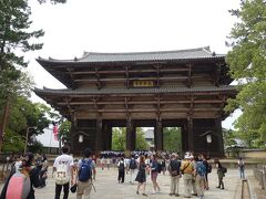 南大門をくぐると、ここからがお寺の世界。