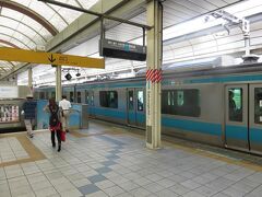 横浜駅からＪＲ根岸線（京浜東北線）に乗って一駅の桜木町。
みなとみらいの玄関駅です。