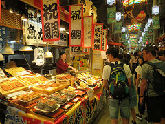　市場ではやはり新鮮な魚介や野菜、乾物や漬物に目をひきます。特に何か買うわけではないのですがゆっくりと見学しながら歩きました。