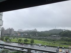 小雨とはいえ降り続いています。