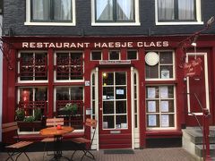 ベルギーは美食の国でしたが、オランダはあまり有名な料理がなく・・・。
調べてみるとこのレストランがオランダの伝統料理を提供していると知り、飛び込んでみました。