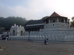 7:30-8:18　仏歯寺（キャンディ）