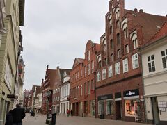 Große Bäckerstr（グローセ ベッカー通り）

市庁舎からアム・ザンテに向かう通りには立派なファサードの建物が建ち並んでいます。