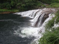 　おおっ！！
　期待以上の川の流れだ。
　川の名前は大千瀬川。
　そこに落差５mの滝があり、滝壺は竜宮城に続いているという。
　竜神伝説だ。

　滝の様子は動画でご覧ください。
　

　https://youtu.be/xW53ZFhcxRE
