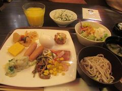 朝食付きプランで泊りました。B１階のエイトライスフィールドカフェでバイキング。北海道の食材が多用されていておいしかった。