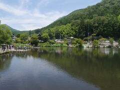 そして金鱗湖に到着！
午前中だったけどツアーの団体の方が結構いました
風を浴びたけど暑いので（笑）
駅の方へ引き返す