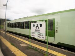 13:04　替佐（かえさ）駅に着きました。（長野駅から30分）

上り列車と行き違いです。