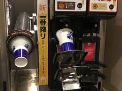 　食後は、カードラウンジでビールを頂ます。無制限で最高です。
　成田では、一杯だけねと言われます。
　やっぱり、キリンでしょ。