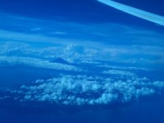 飛行機の席は左窓際。
富士山見えた！
