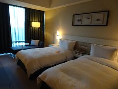 本日のお宿、ラマダプラザ水原ホテルにチェックイン。広くてキレイですが、1泊12000円ほどと安いです。