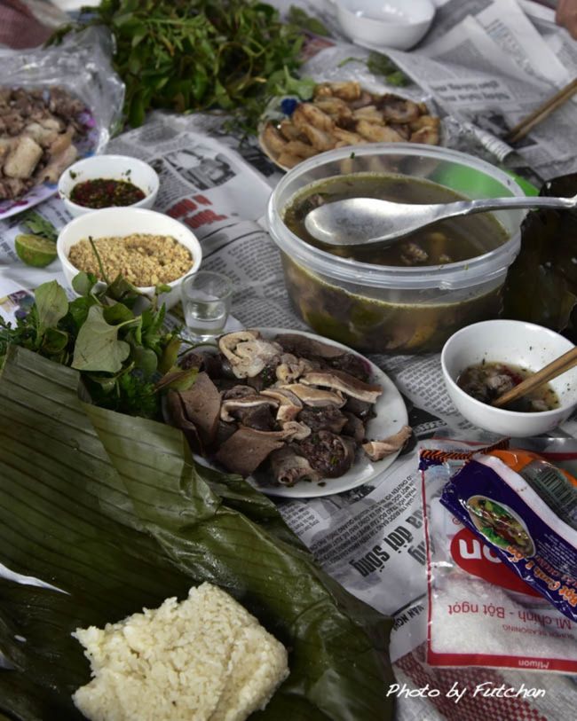 ＜ホルモンそのものの神聖なるお料理＞<br />　<br />　<br />アルコール度数40以上のトウモロコシ焼酎をすすめると<br />平気で空ける給仕役の女性はアルコールも強そうでした。<br />