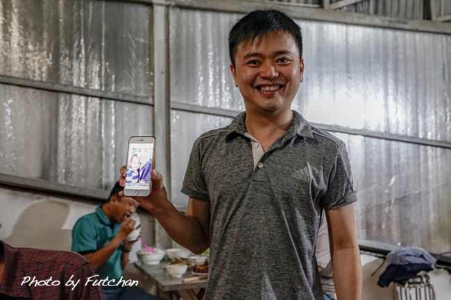 ＜Ｋさんよろしく！＞<br />　<br />　<br />夕食も終わりレストランから帰ろうかと思ったら<br />お店の女将が垂れ幕を指さして写真を撮ってくれという。<br />　<br /><br />