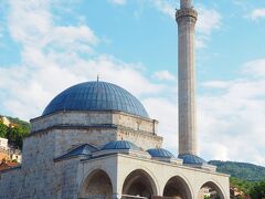 シナン・パシャ・モスク(Xhamia e Sinan Pashës)

石橋(Ura e gurit)を渡ったところにある1615年建立のモスクです。


シナン・パシャ・モスク：https://en.wikipedia.org/wiki/Sinan_Pasha_Mosque_(Prizren)