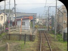 県立弘前高校の敷地の下を走り、その先にある弘高下駅。
言われてみればそのまんまの駅名。