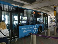 空港と市内中心地を結ぶ直通空港バス（100E）

飛行機のマークがついていてわかりやすかったです。