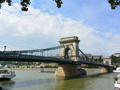 ドナウ川にかかるくさり橋。