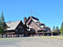  Old Faithful Inn 全景（10:43）
1904年に建てられた世界最大のログキャビン
