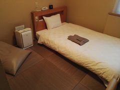 お部屋はこんな感じ&#127925;




「コンセプトホテル和休」という名前の通り……和の空間で休めるというコンセプトのホテルですぅ&#10024;





ベッドなのに畳み敷きって言うのが斬新&#10071;



